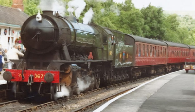 Steam locomotive ‘Dame Vera Lynn’ to be converted from coal to oil with ...